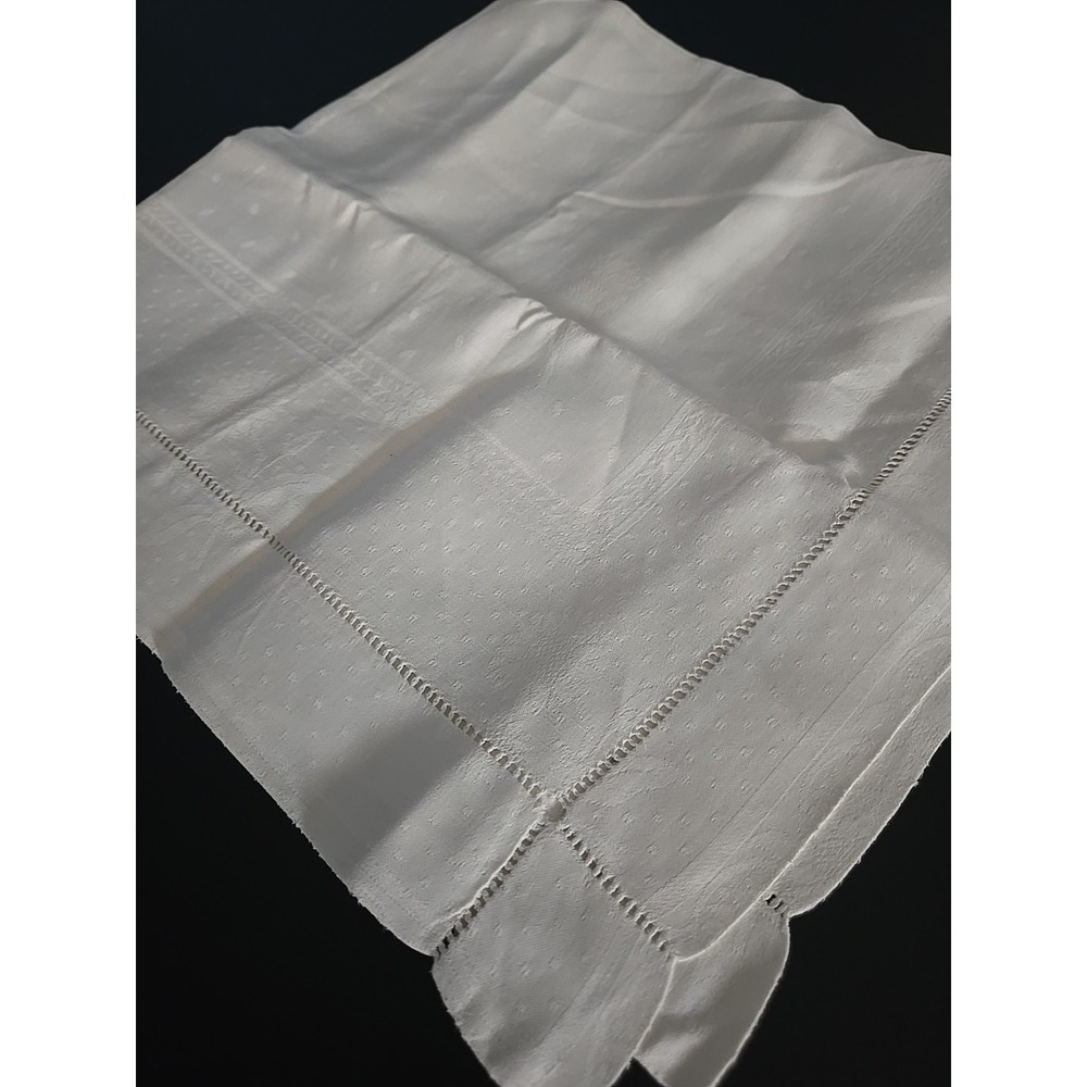 Vintage White Damask Floral Napkin Preowned 1 Napkin